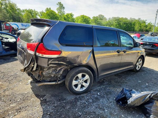 2012 TOYOTA SIENNA
