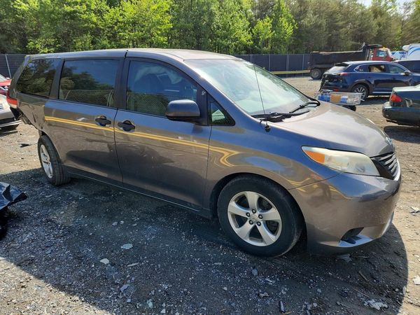 2012 TOYOTA SIENNA