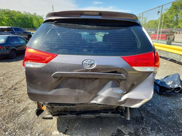 2012 TOYOTA SIENNA