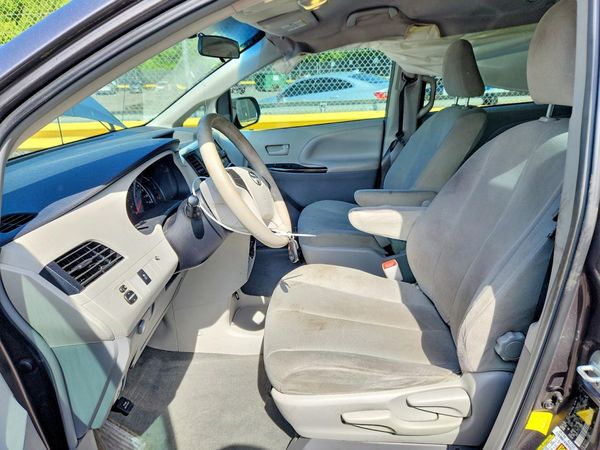 2012 TOYOTA SIENNA