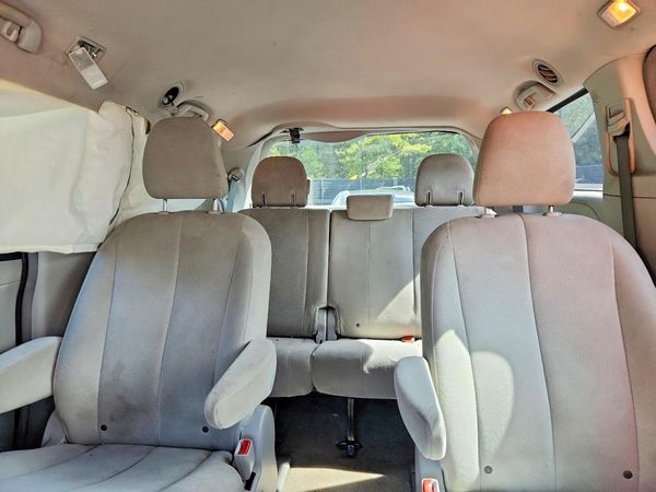 2012 TOYOTA SIENNA