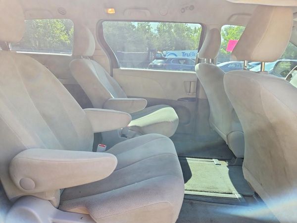 2012 TOYOTA SIENNA