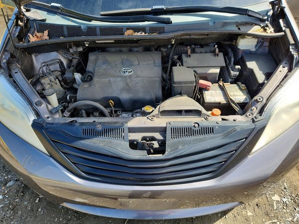 2012 TOYOTA SIENNA