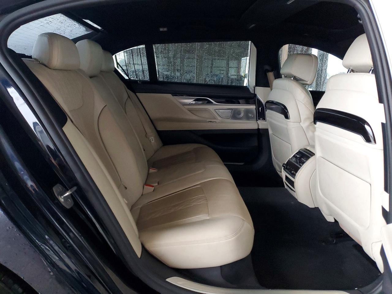 2017 BMW 750