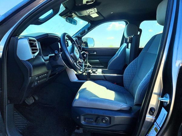 2025 TOYOTA TUNDRA SR5