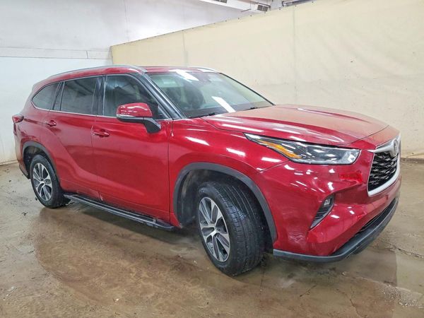 2021 TOYOTA HIGHLANDER XLE — Passenger 3/4