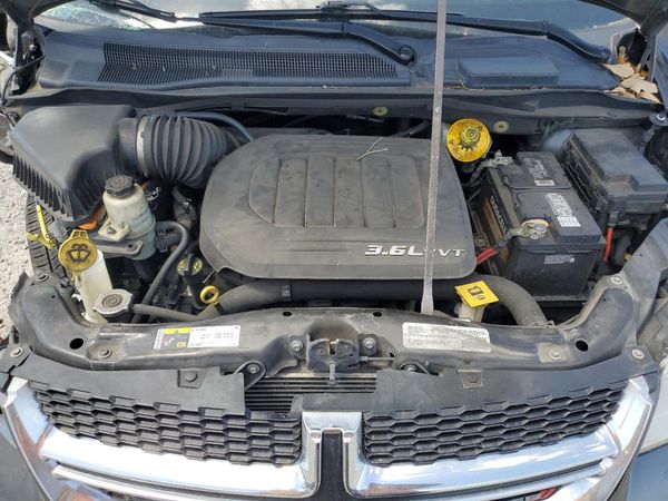 2017 DODGE GRAND CARAVAN SXT — Engine bay