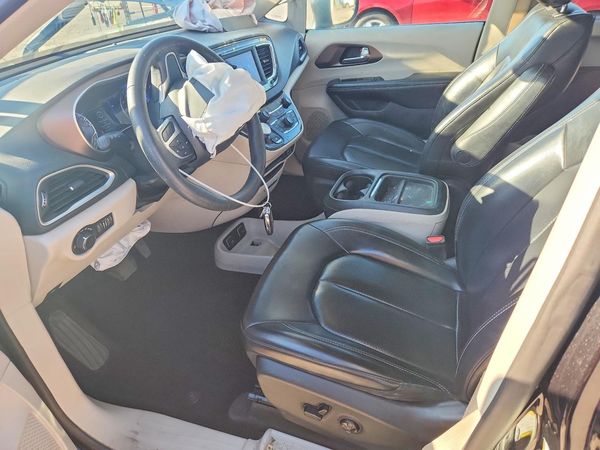 2020 CHRYSLER VOYAGER LXI