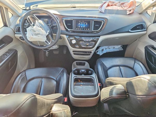2020 CHRYSLER VOYAGER LXI