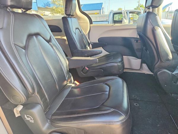 2020 CHRYSLER VOYAGER LXI