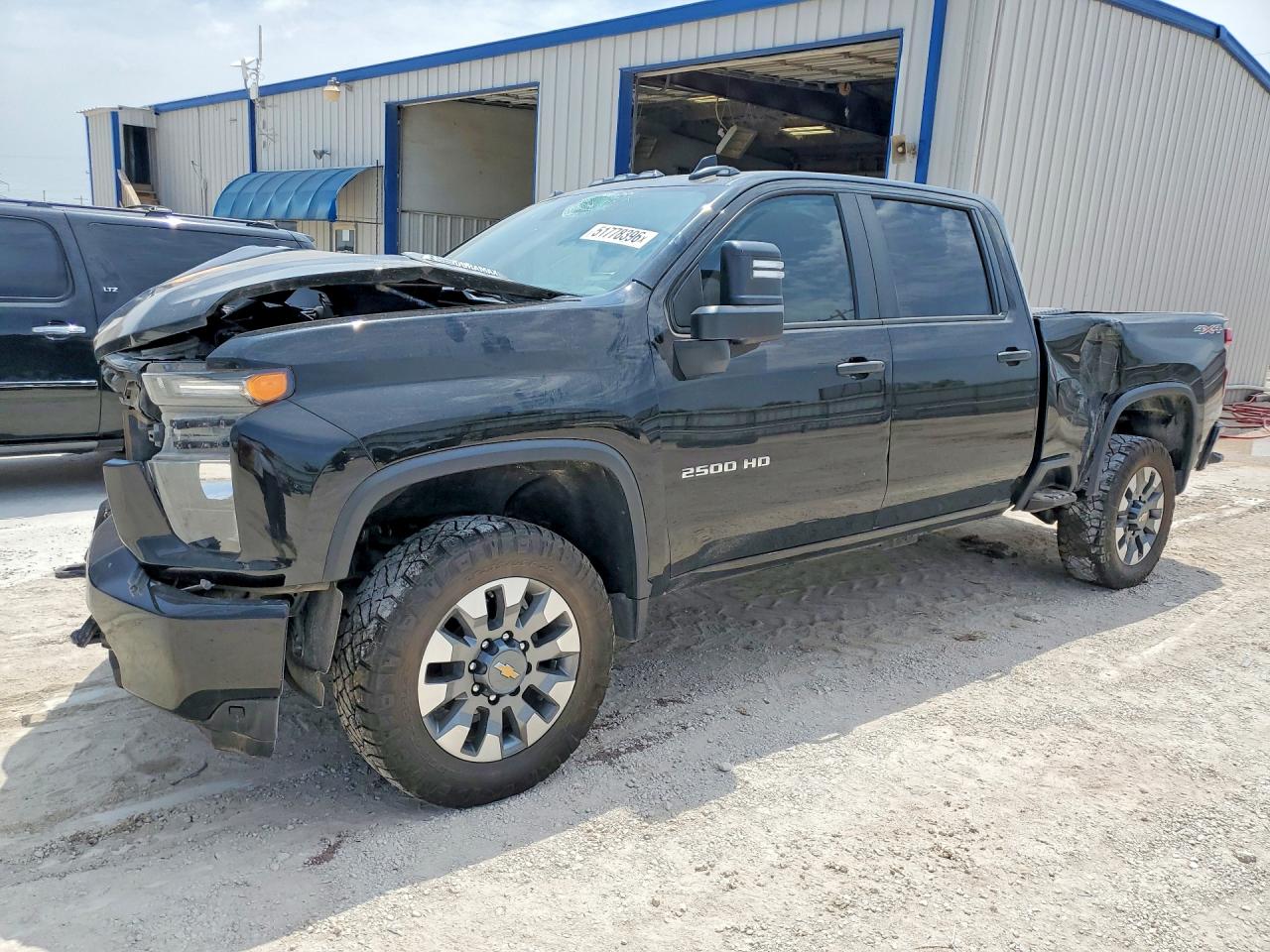 2022 CHEVROLET SILVERADO Custom — Front 3/4