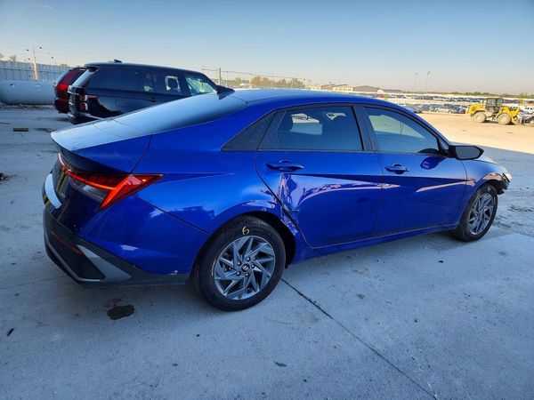 2024 HYUNDAI ELANTRA Blue
