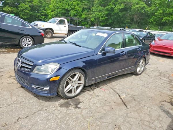 2014 MERCEDES-BENZ C-CLASS C250 — Front 3/4