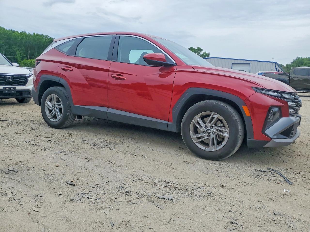2025 HYUNDAI TUCSON SE