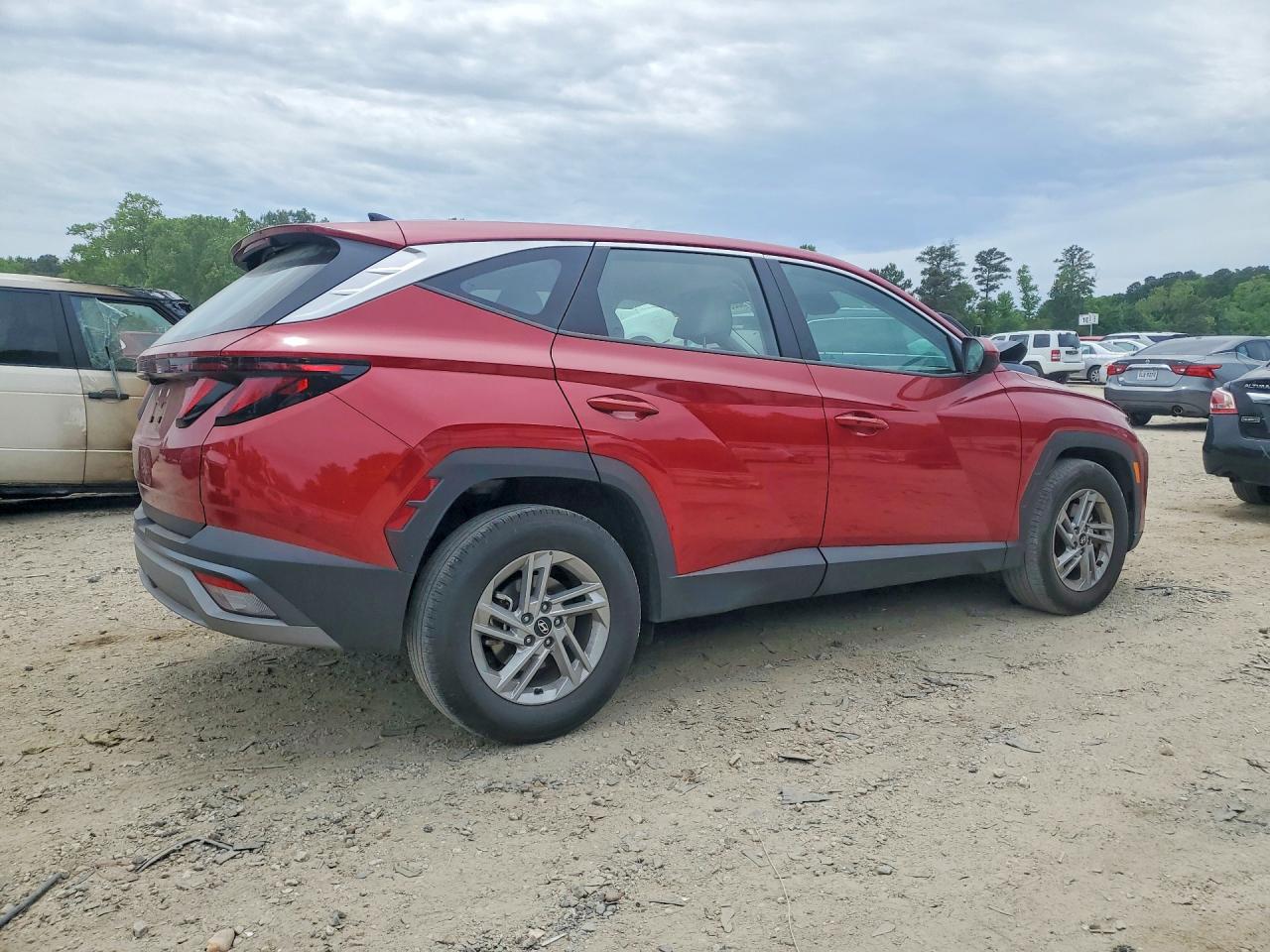 2025 HYUNDAI TUCSON SE