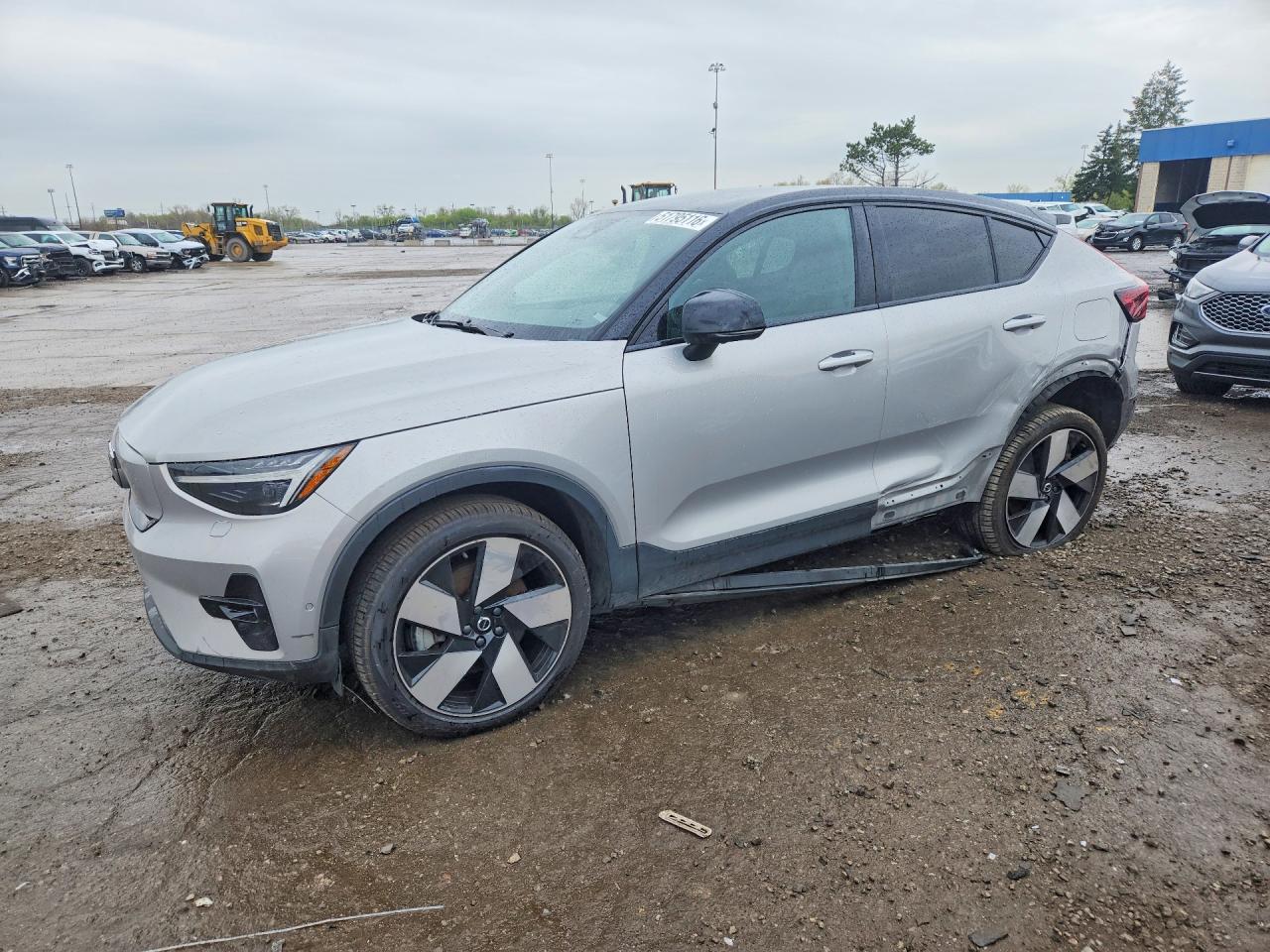 2022 VOLVO C40
