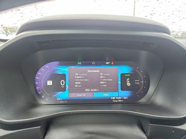 2022 VOLVO C40
