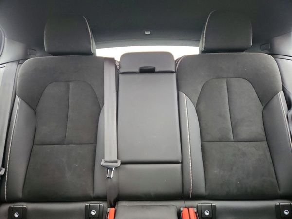 2022 VOLVO C40