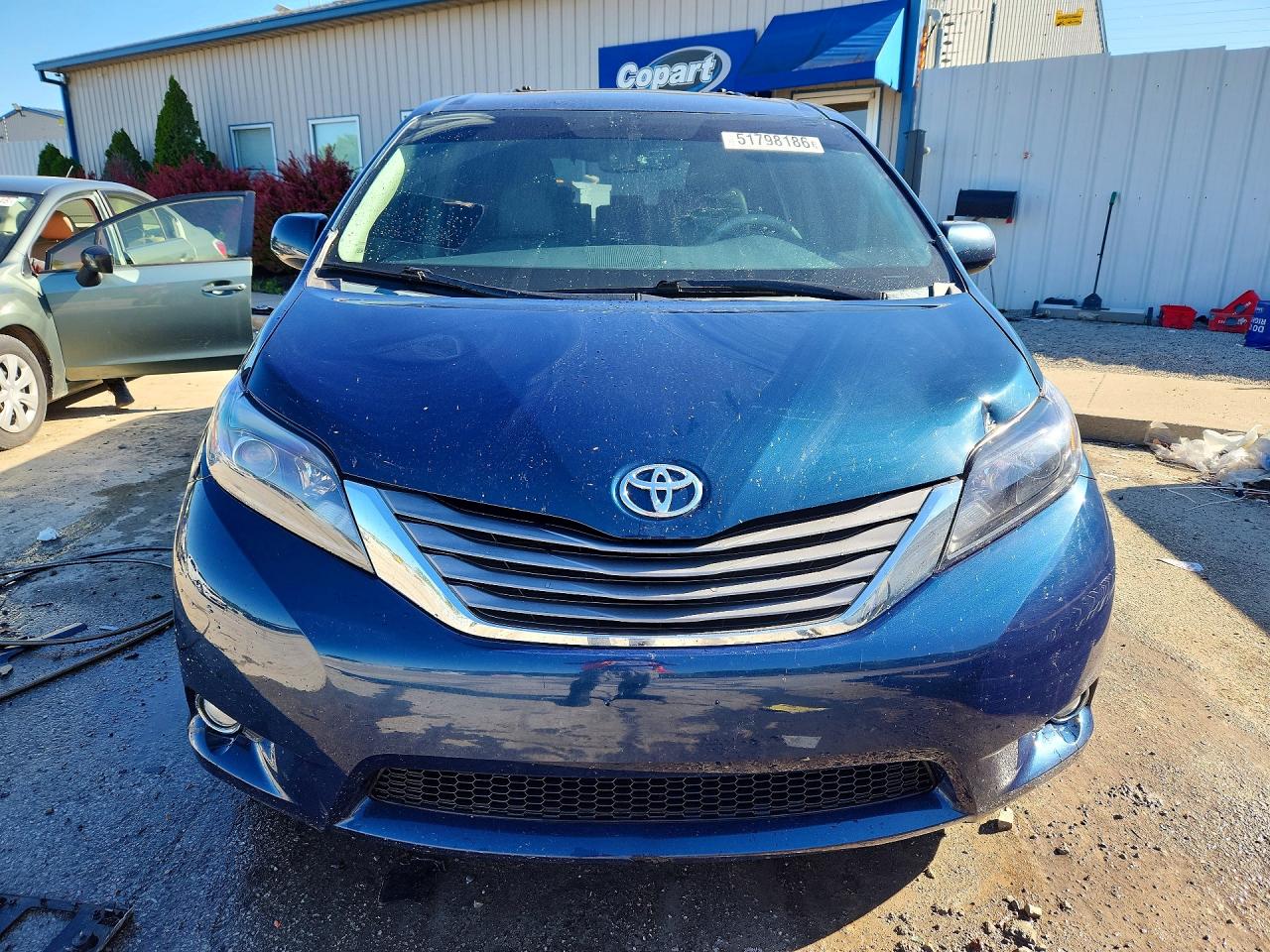 2012 TOYOTA SIENNA