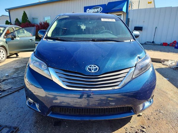 2012 TOYOTA SIENNA