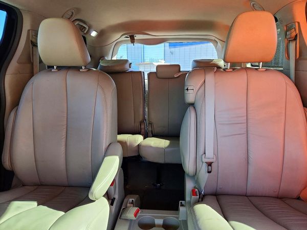 2012 TOYOTA SIENNA