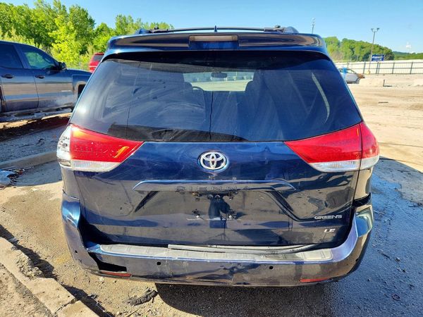 2012 TOYOTA SIENNA