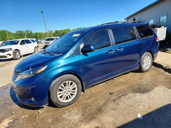 2012 TOYOTA SIENNA