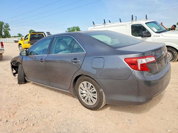 2014 TOYOTA CAMRY