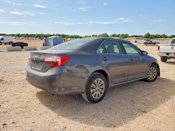 2014 TOYOTA CAMRY