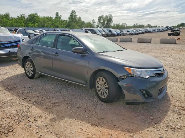 2014 TOYOTA CAMRY