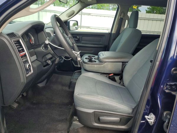 2017 RAM 1500 ST CREW CAB 4X2