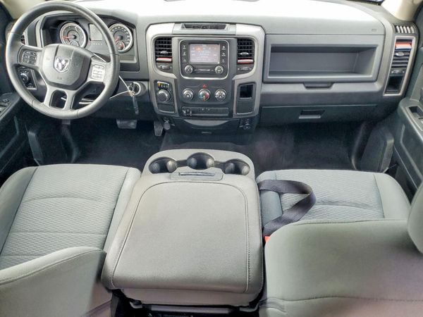 2017 RAM 1500 ST CREW CAB 4X2