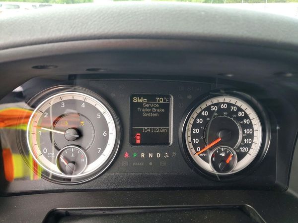 2017 RAM 1500 ST CREW CAB 4X2