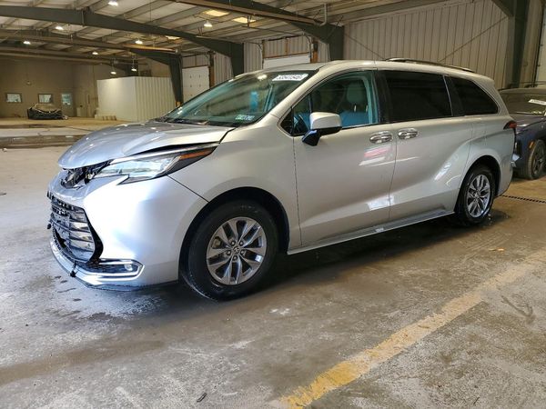 2023 TOYOTA SIENNA