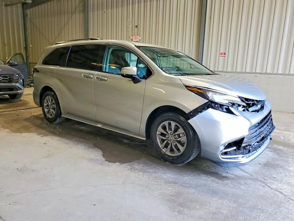 2023 TOYOTA SIENNA