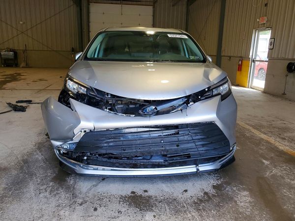 2023 TOYOTA SIENNA