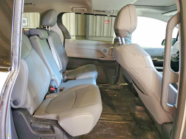 2023 TOYOTA SIENNA