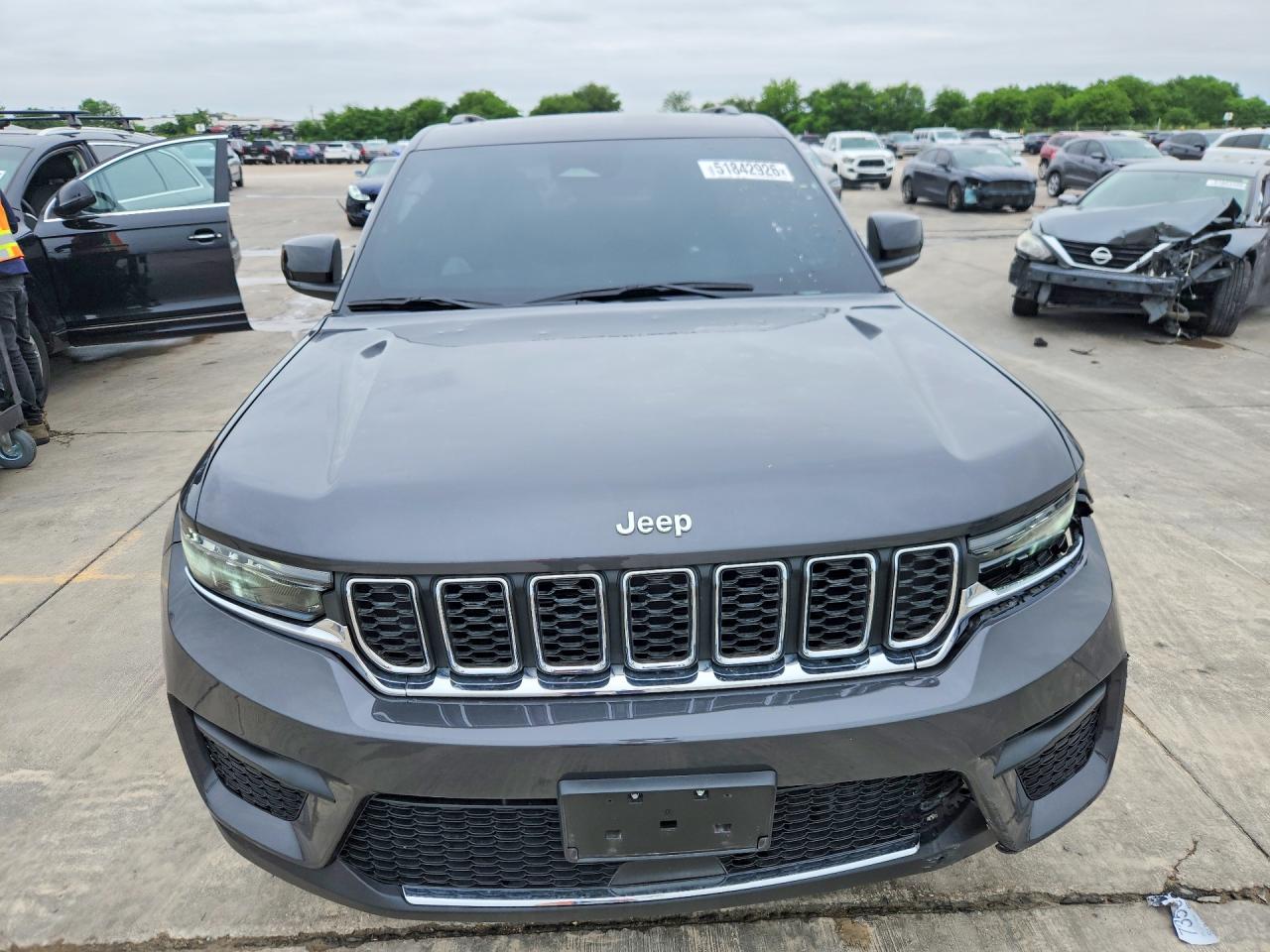 2025 JEEP GRAND CHEROKEE Laredo, Altitude