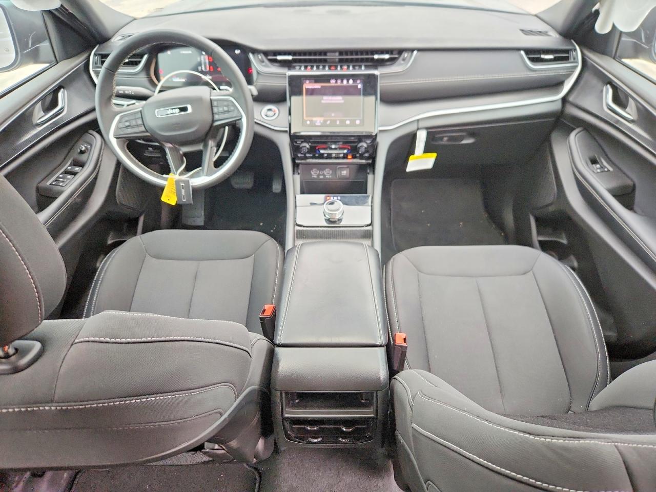 2025 JEEP GRAND CHEROKEE Laredo, Altitude