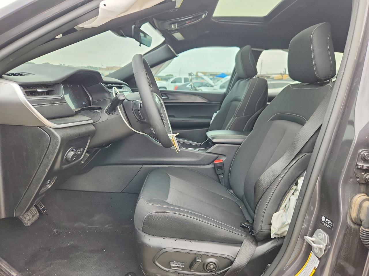 2025 JEEP GRAND CHEROKEE Laredo, Altitude