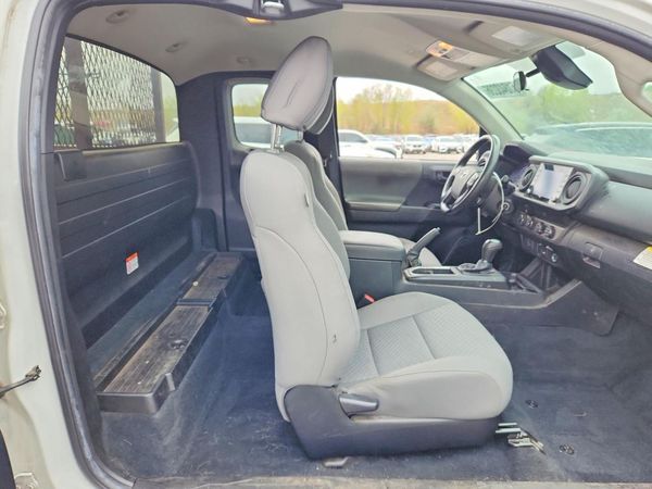 2022 TOYOTA TACOMA SR5