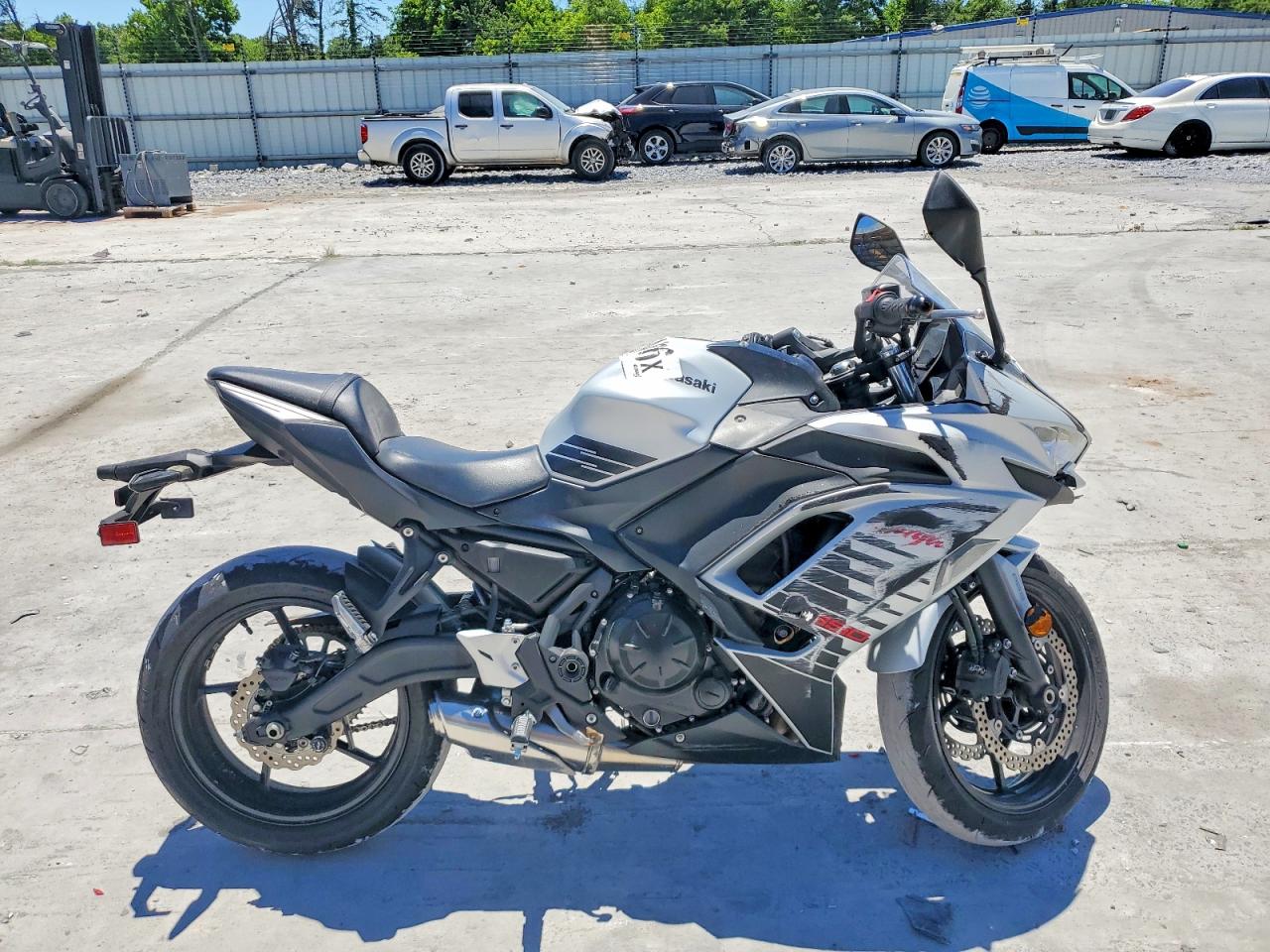 2026 KAWASAKI EX650