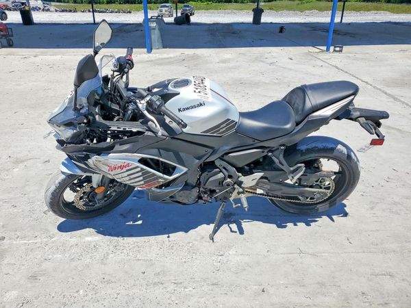 2026 KAWASAKI EX650