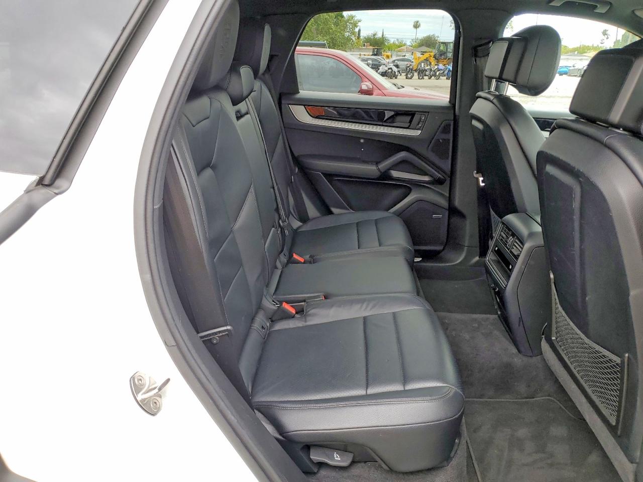 2024 PORSCHE CAYENNE