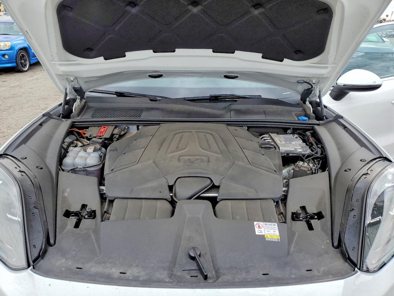 2024 PORSCHE CAYENNE