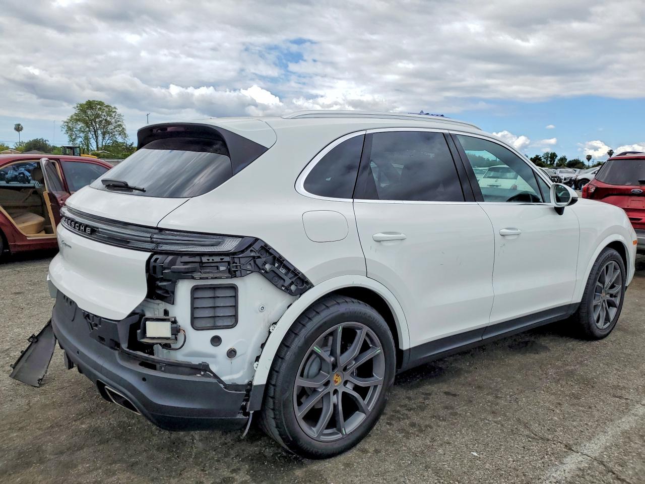 2024 PORSCHE CAYENNE