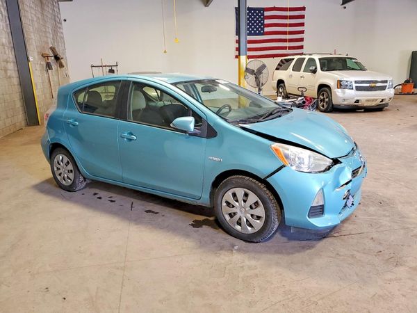 2013 TOYOTA PRIUS — Passenger 3/4