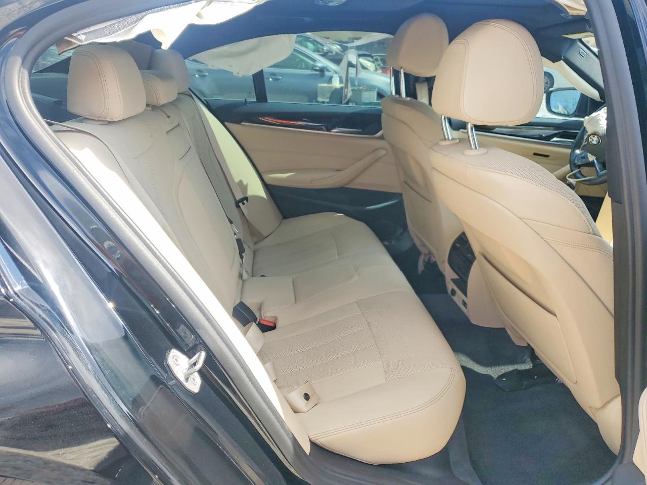 2021 BMW 530