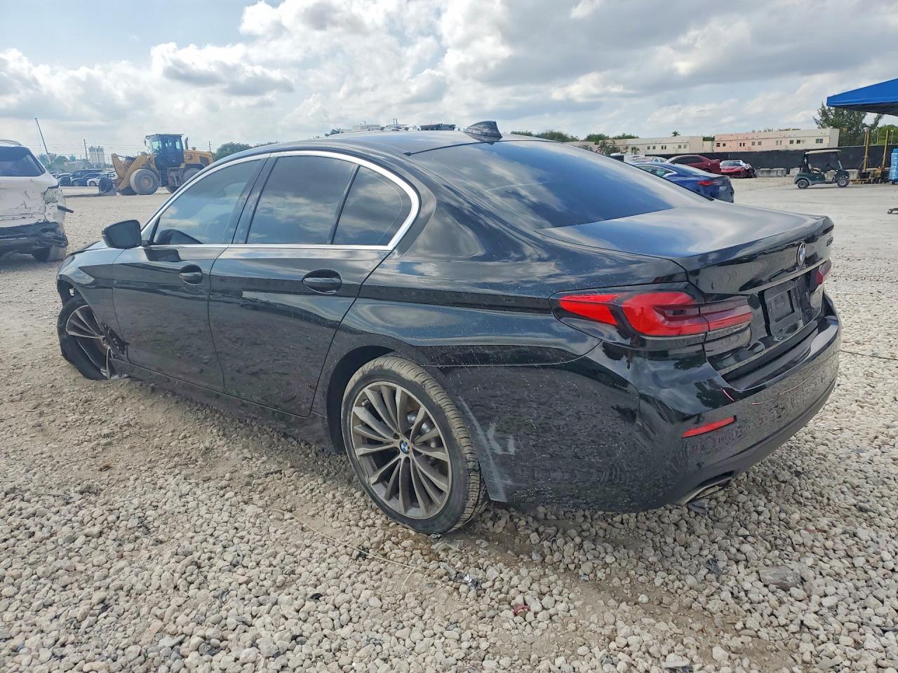 2021 BMW 530