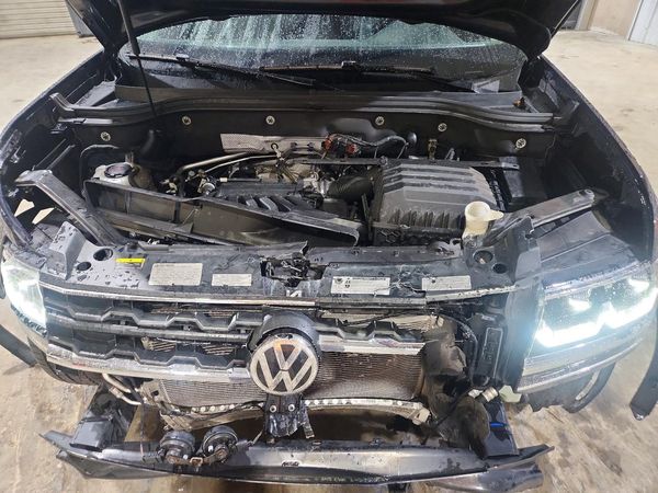 2018 VOLKSWAGEN ATLAS 4Motion SEL Premium — Engine bay